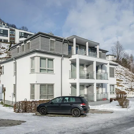 De Luxe 2 *